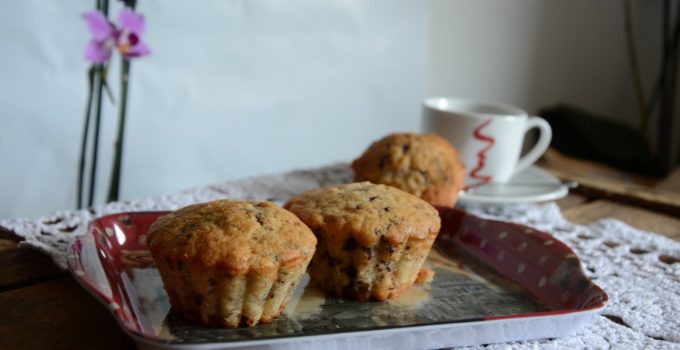 Muffin alla banana e gocce di cioccolato