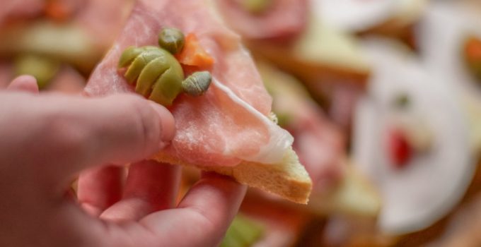 Tartine classiche e idee per aperitivi