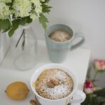 Mug cake con carote e mandorle